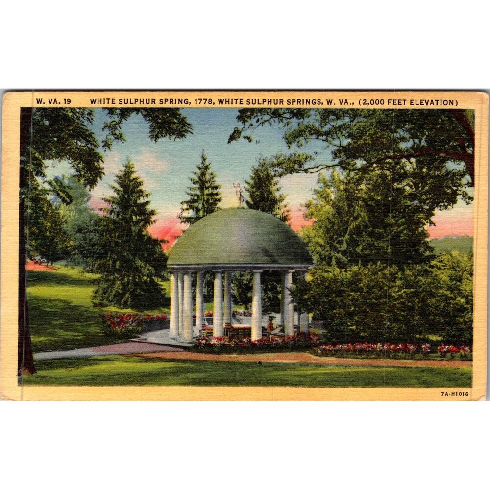 White Sulphur Springs in West Virginia 1942 Vintage Postcard SP17-23